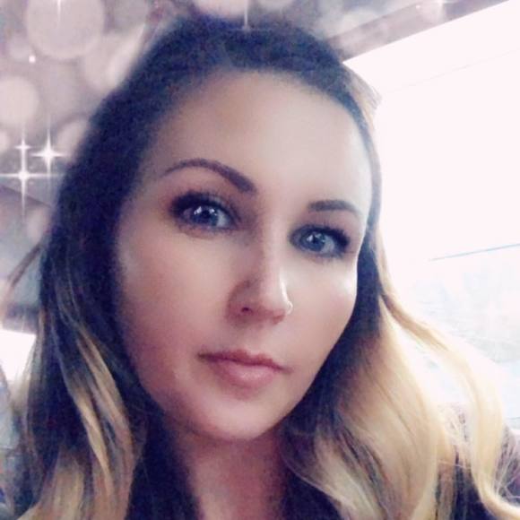 Meet your Posher, Cassie - Picture 2 of 2